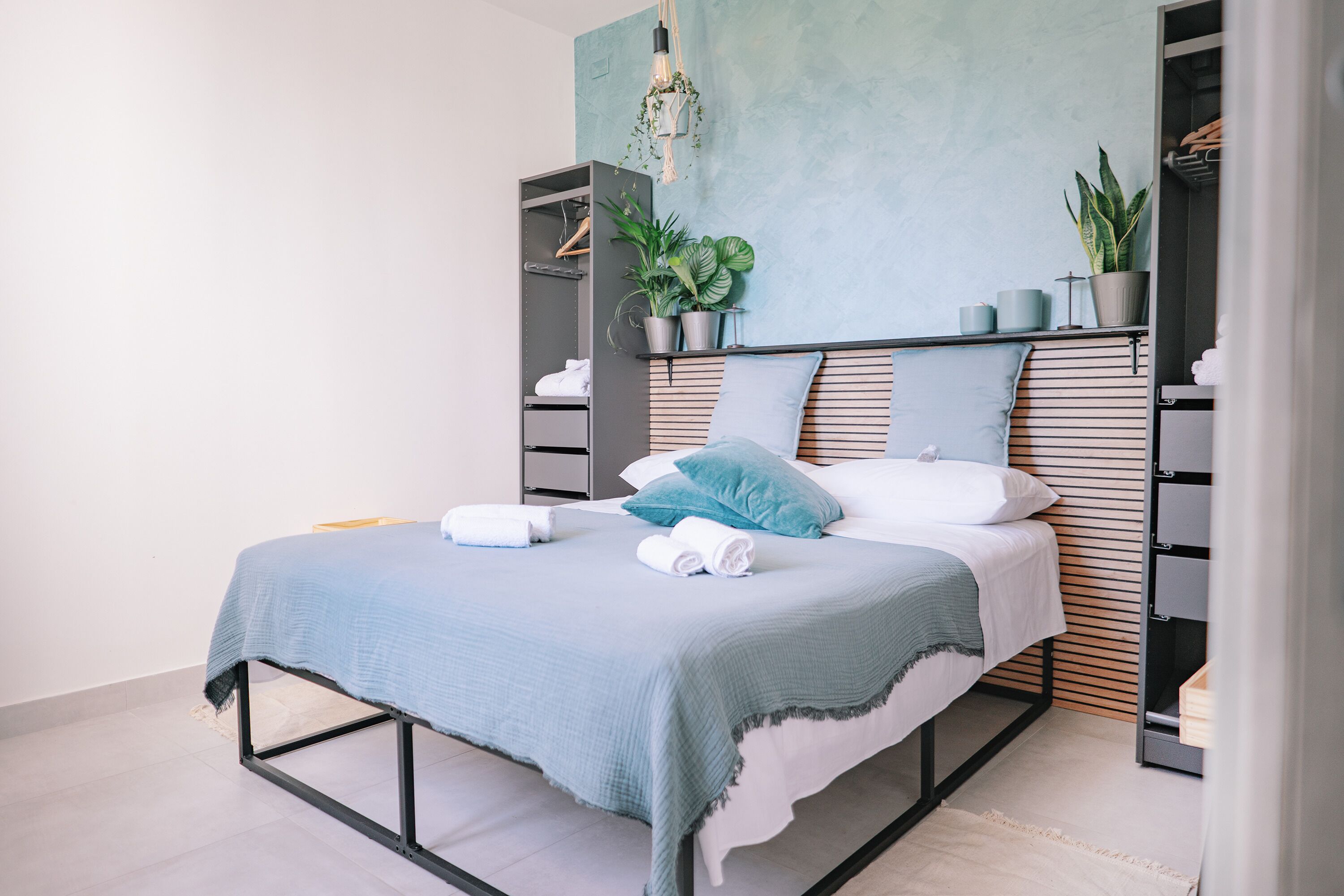 2 chambres, fer et planche à repasser, Wi-Fi, draps fournis