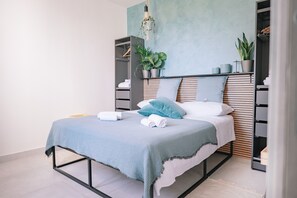 2 bedrooms, iron/ironing board, WiFi, bed sheets - Family villa a few meters from the sea, surrounded by nature. (Augusta)