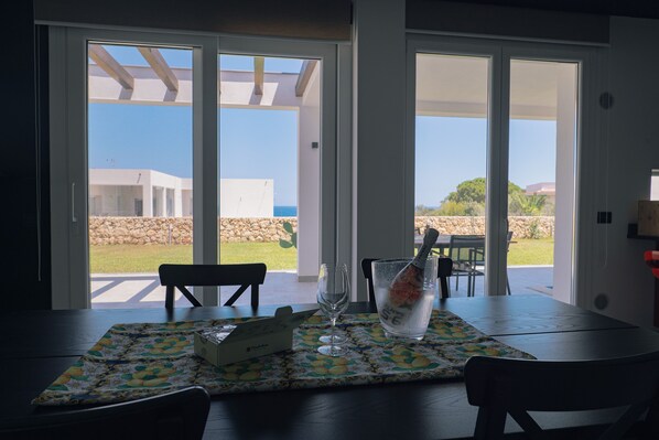 Dining - Family villa a few meters from the sea, surrounded by nature. (Augusta)