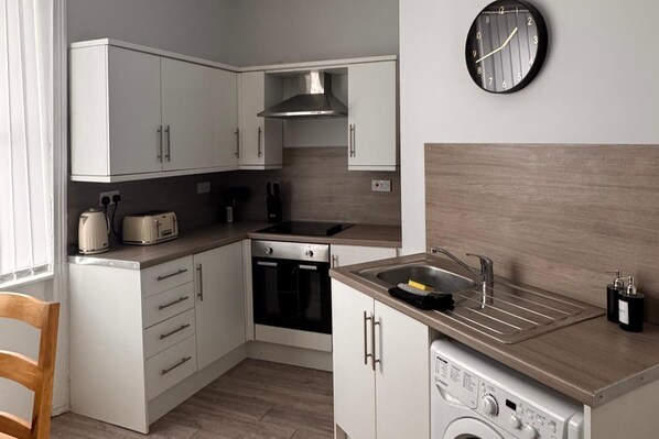 Refrigerador, microondas, horno, placa de cocina