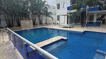 Kamar, 1 kamar tidur, akses difabel, Boleh Merokok | Kolam renang | Kolam renang outdoor