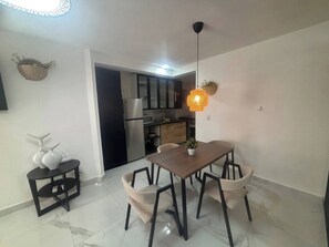 Zimmer, 2 Schlafzimmer, Raucher, Balkon | Esszimmer