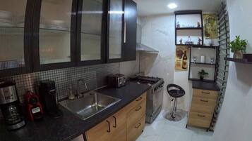 Room, 2 Bedrooms, Smoking, Balcony | Private kitchen