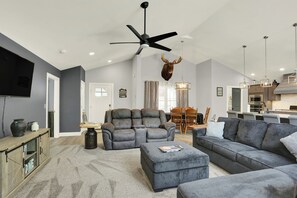 TV, fireplace