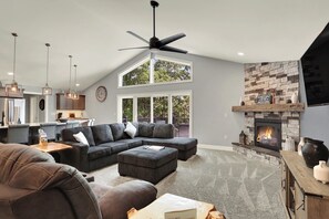 TV, fireplace