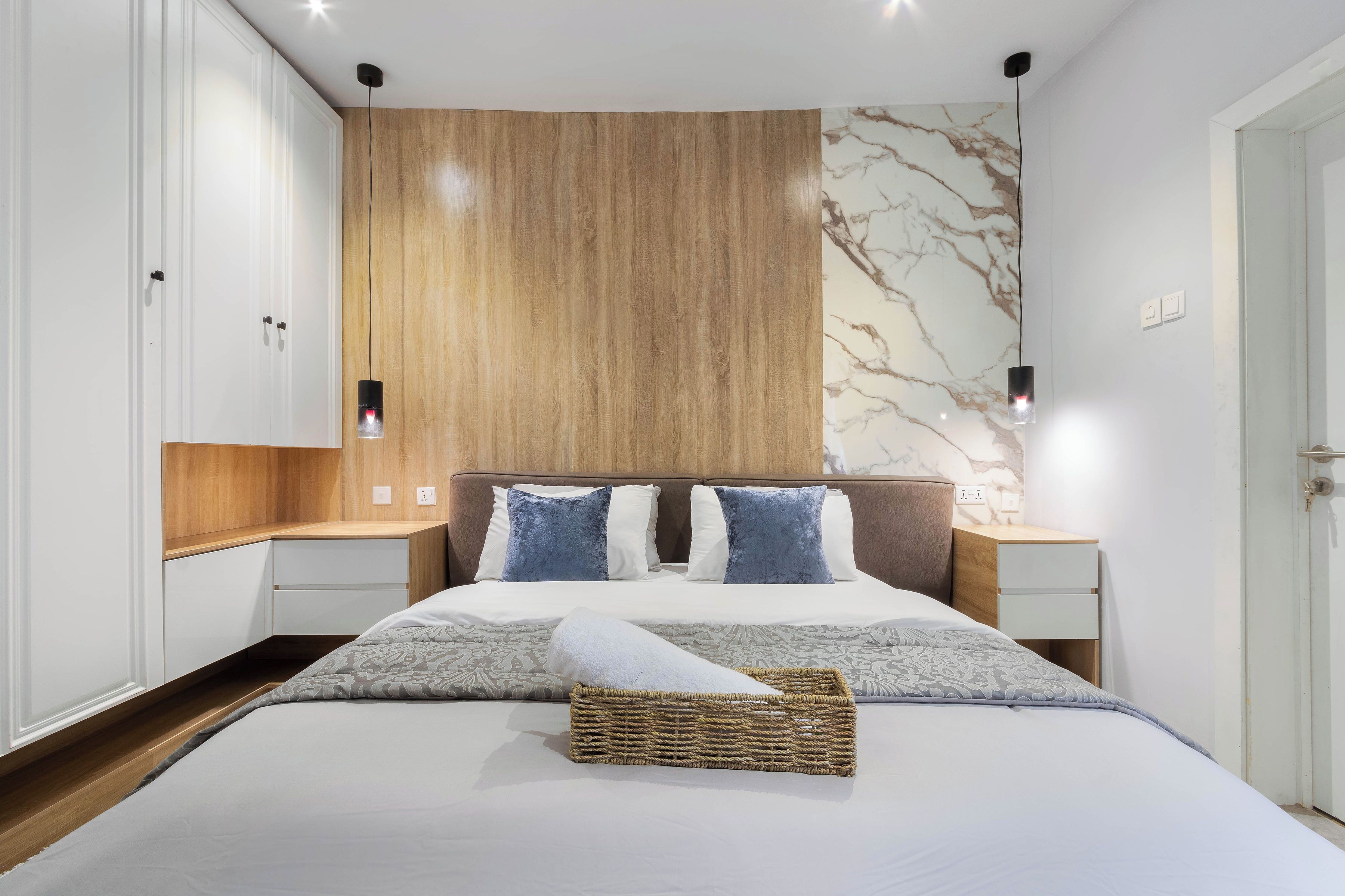 3 bedrooms, in-room safe, iron/ironing board, WiFi (free)