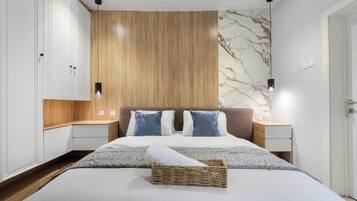 3 bedrooms, in-room safe, iron/ironing board, WiFi (free)