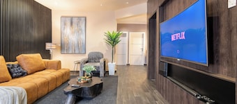 Charming 3-bedroom bungalow/ AC, WiFi/Airport proximity/24/7 Power