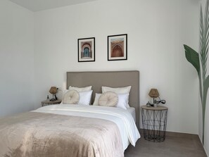 4 habitaciones, tabla de planchar con plancha, wifi y ropa de cama 