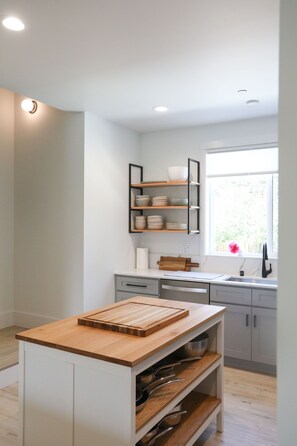 Fridge, microwave, oven, stovetop - Brand New Madrona Suites #2 Modern 2 bedroom in the heart of Orcas Island (Eastsound)