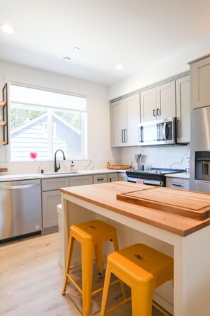 Fridge, microwave, oven, stovetop - Brand New Madrona Suites #2 Modern 2 bedroom in the heart of Orcas Island (Eastsound)