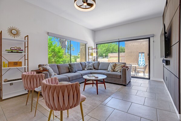 Smart TV - Modern Comfort & Elegant Design Throughout, 3BR/2BA home in South Palm Desert (Palm Desert)