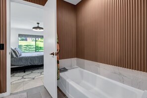 3 bedrooms, iron/ironing board, WiFi, bed sheets - Modern Comfort & Elegant Design Throughout, 3BR/2BA home in South Palm Desert (Palm Desert)