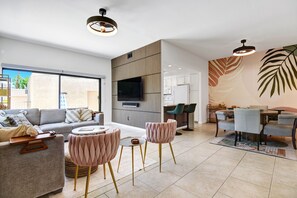 Smart TV - Modern Comfort & Elegant Design Throughout, 3BR/2BA home in South Palm Desert (Palm Desert)