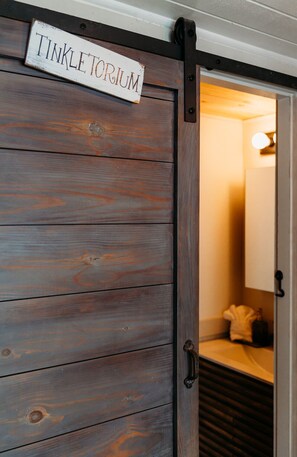 Interior - Little Bohemia!Springs/Gulf access! Kayaks & dock! (Spring Hill)