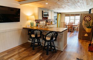 Fridge, microwave, oven, stovetop - Little Bohemia!Springs/Gulf access! Kayaks & dock! (Spring Hill)