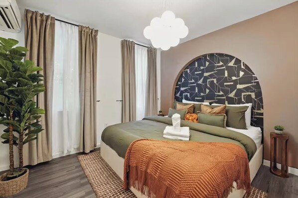 2 bedrooms, iron/ironing board, WiFi, bed sheets