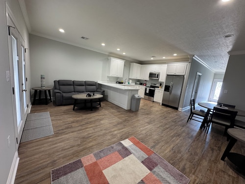 3-bedroom condo in DeRidder, Fully Furnished-WiFi-AC. Enjoy your stay. 1928