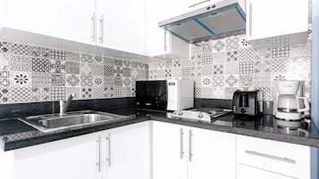 Suite, City View | Private kitchen | Full-size fridge, microwave, stovetop, cookware/dishes/utensils