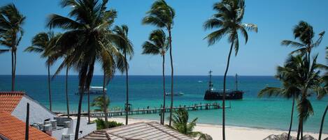 Private beach, white sand, 2 beach bars