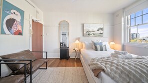 1 soverom, skrivebord, strykejern/-brett og wi-fi (inkludert)