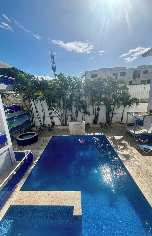 Quarto, 1 quarto, para fumantes, sacada | Piscina | Piscina externa