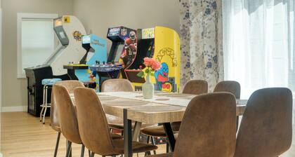 Benton Beach House: Bike to Beach & St. Joseph River, Arcade Games, Cornhole