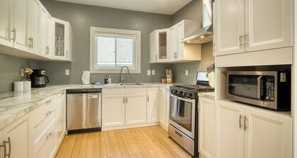 Benton Beach House: Bike to Beach & St. Joseph River, Arcade Games, Cornhole