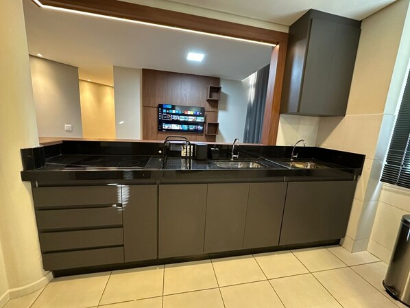 Family Apartment | Private kitchen | Microwave, cookware/dishes/utensils