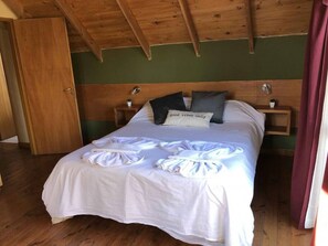 2 bedrooms, iron/ironing board, WiFi