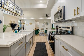 Microonde, forno, piano cottura, lavastoviglie