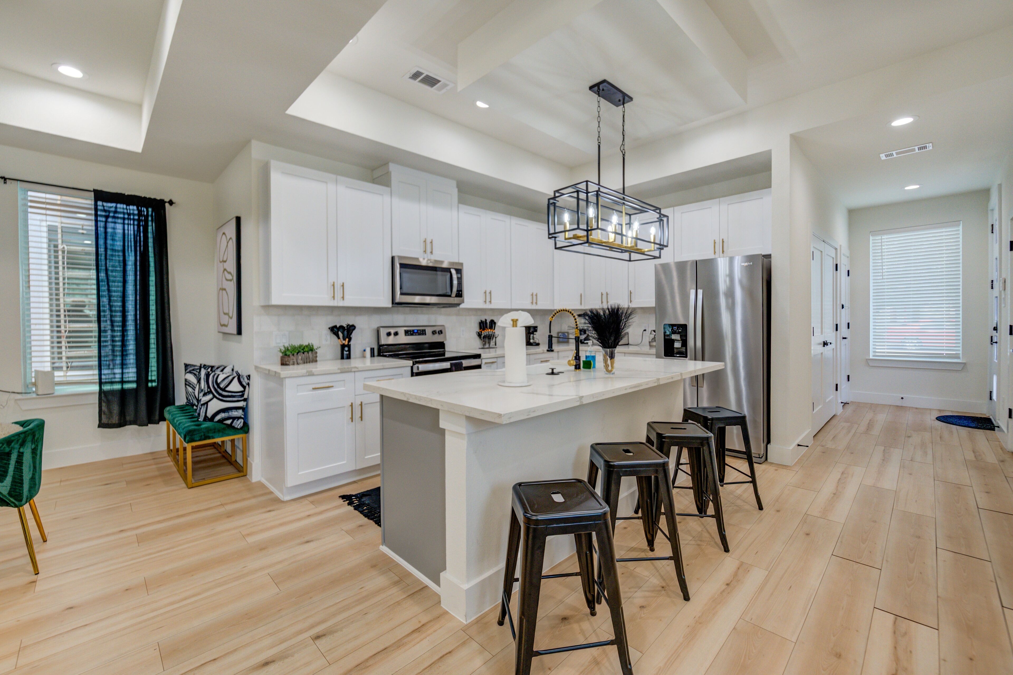 Mikrovågsugn, ugn, spishäll och diskmaskin