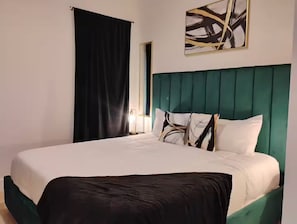 2 dormitoris, planxa i posts de planxar, wifi i roba de llit