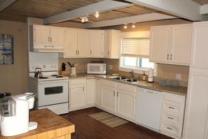 Micro-ondes, four, plaque de cuisson, lave-vaisselle