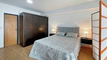 Apartamento, vários quartos, para fumantes, sacada | 1 quarto