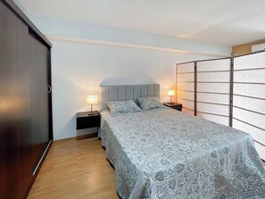 Apartamento, vários quartos, para fumantes, sacada | 1 quarto