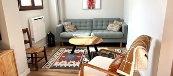 Ground Floor 3 rooms Fireplace, Private Patio & Wi-Fi