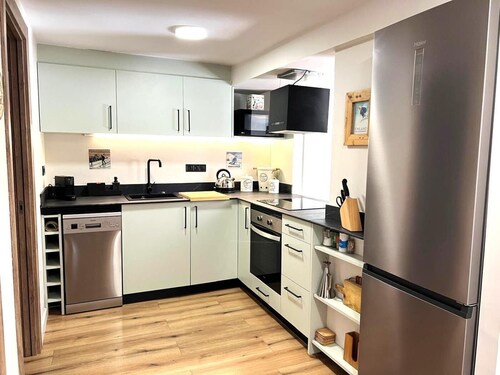 Planta Baja 3 hab. con Chimenea, Patio Privado y WiFi