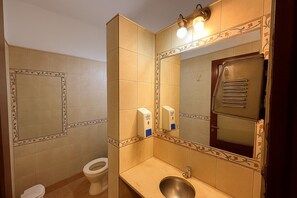 淋浴设施、毛巾、肥皂、洗发水