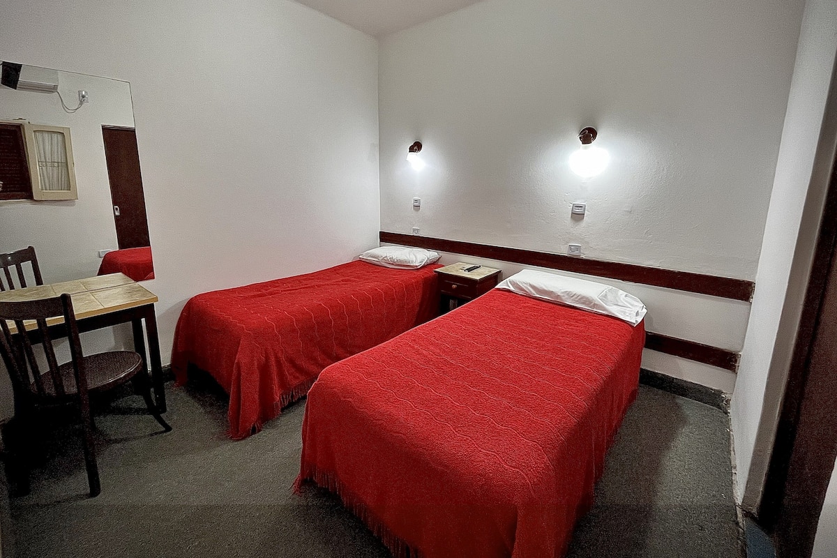 Habitación estándar con 2 camas individuales | Wifi gratis