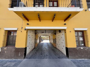 Free self parking - Hotel Patios De Salta (Salta)