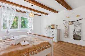 2 slaapkamers, een strijkplank/strijkijzer, reisbedje, gratis wifi