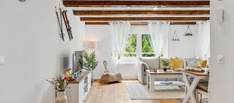 Alpenzauber Chalet | mountain view, near Braunwald - bathtub and parking lot