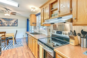 Fridge, microwave, stovetop, dishwasher