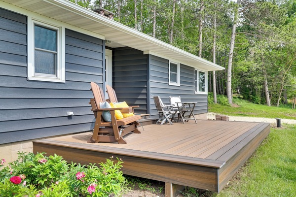 Onalaska Vacation Rental | 3BR | 1BA | 5 Steps to Enter | 1,600 Sq Ft