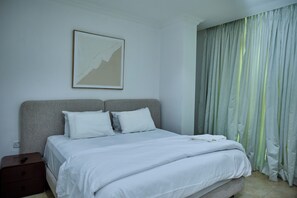 3 bedrooms, iron/ironing board, bed sheets