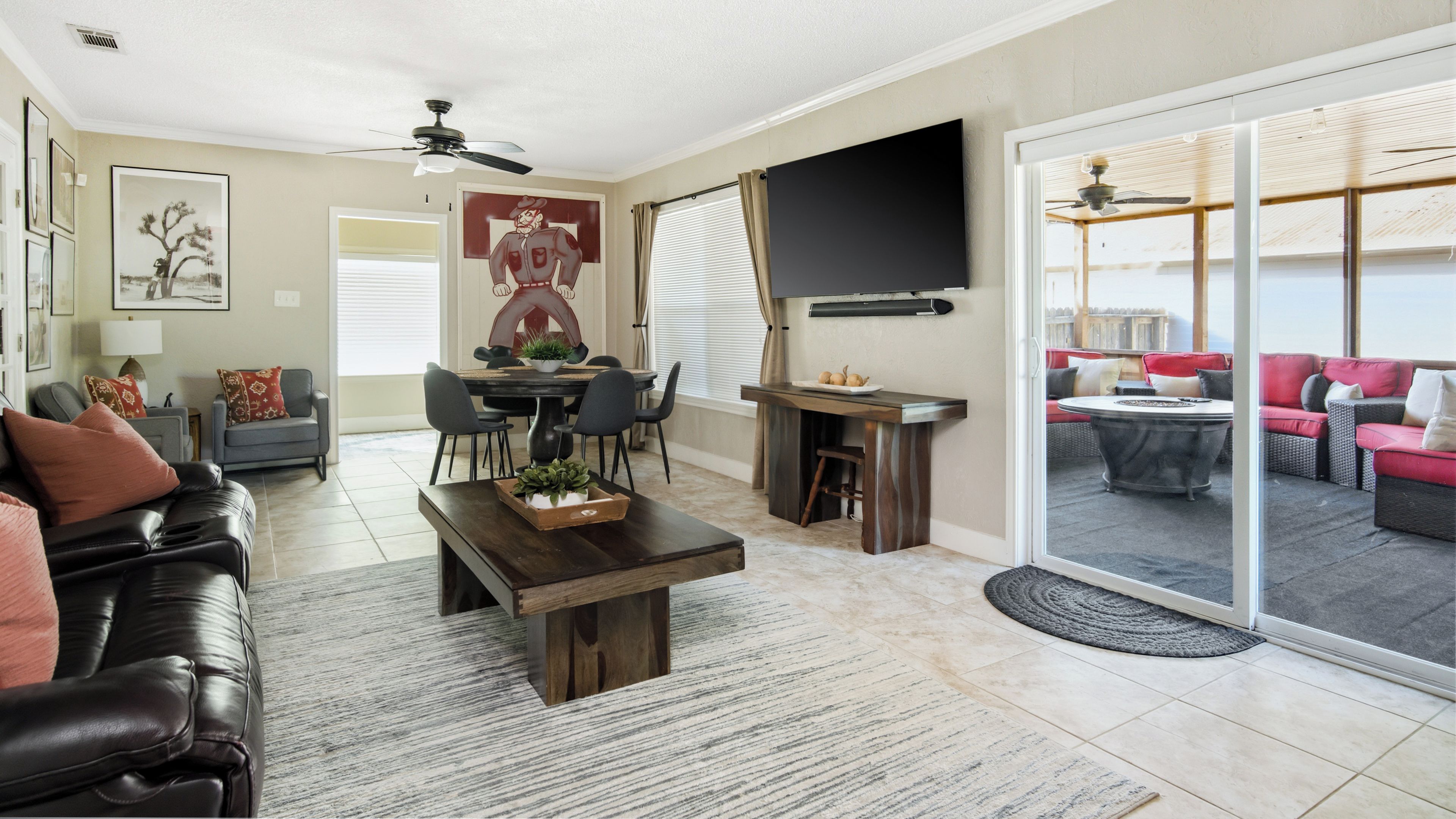 Hot Tub + Outdoor Kitchen: Stylish Home In Bryan - Bryan, TX