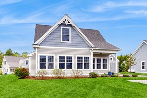 Exterior - Inviting getaway w/ AC, heated pool, hiking trails, gym & nearby beaches (Arundel)