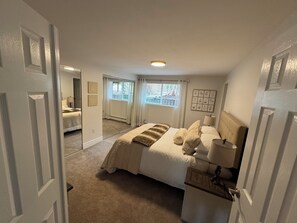 2 bedrooms, desk, iron/ironing board, travel crib - The Aspen Suite - Private Fire Pit, Forest & Mountain View (Divide)