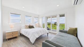 3 bedrooms, iron/ironing board, travel crib, WiFi